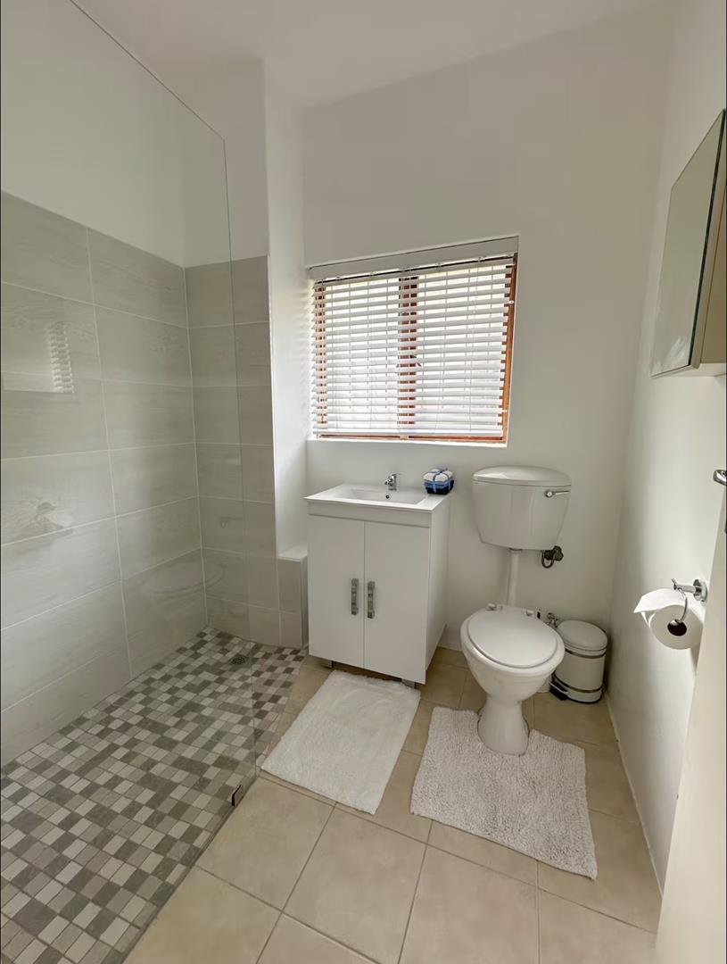 To Let 2 Bedroom Property for Rent in St James Western Cape